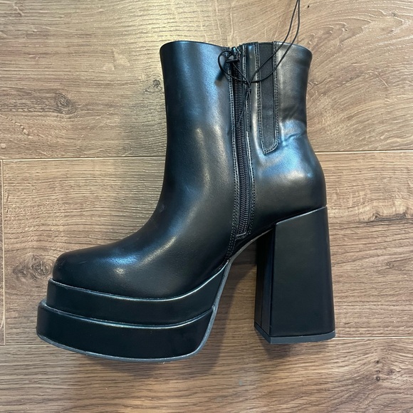 Torrid Double Platform Heel Bootie with Zip Closure, NWT - Picture 5 of 9